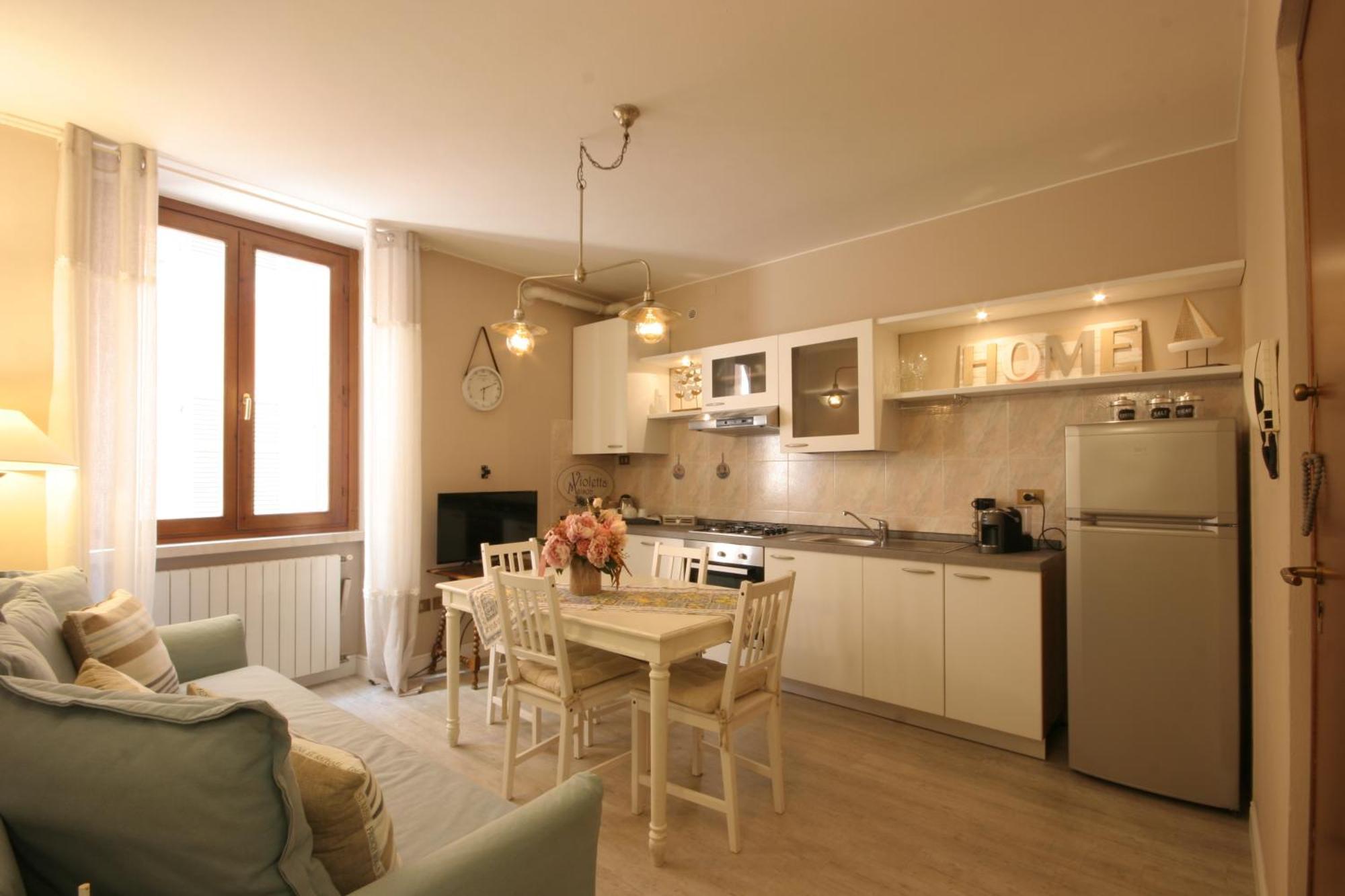 Appartamento Violetta Maison, Elegante E Romantica A Salo’
